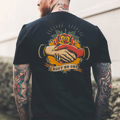 Trust No One Handshake Print Short-sleeved T-shirt