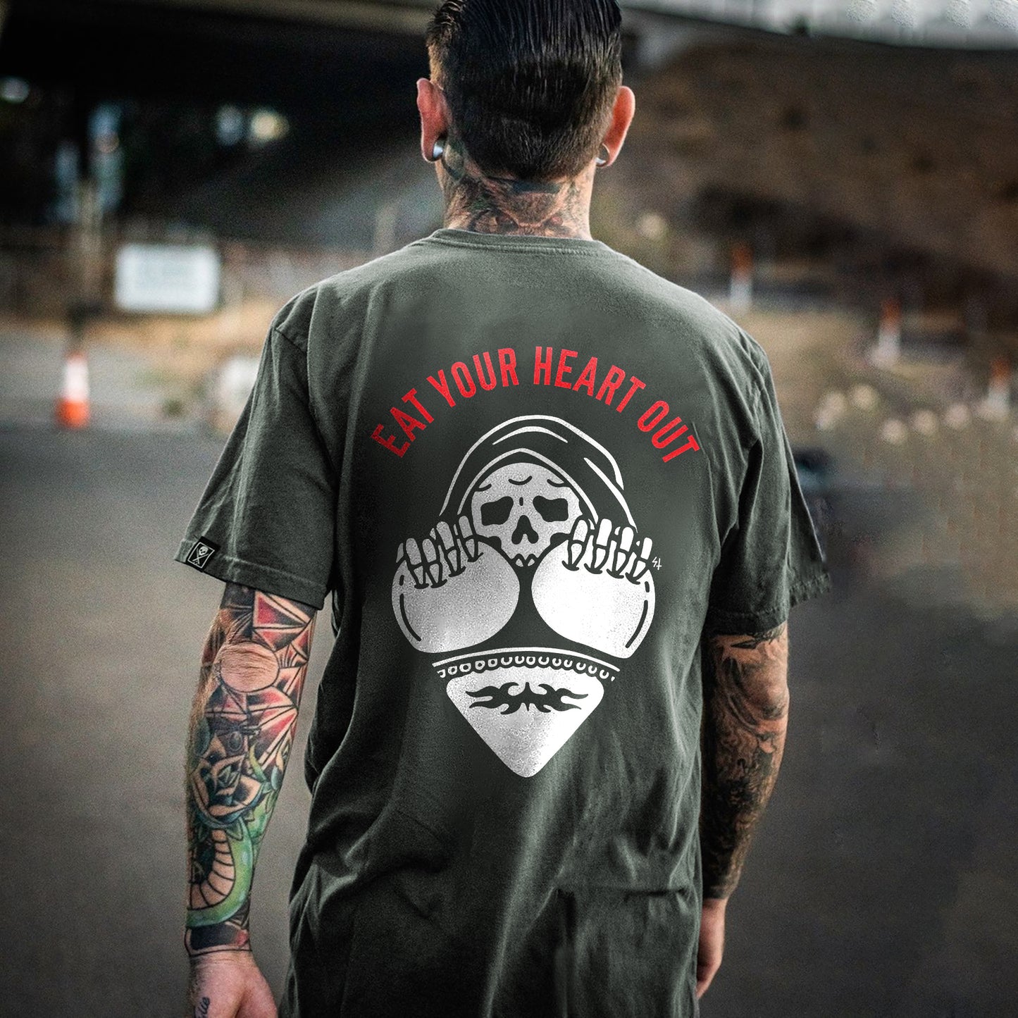 Eat Your Heart Out Skull Printed Men's T-shirt